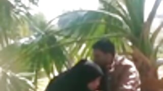 گھوبگھرالی برونیٹ گن ...