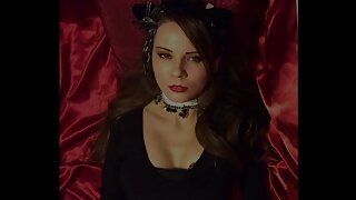 روتی ہوئی busty brun ...